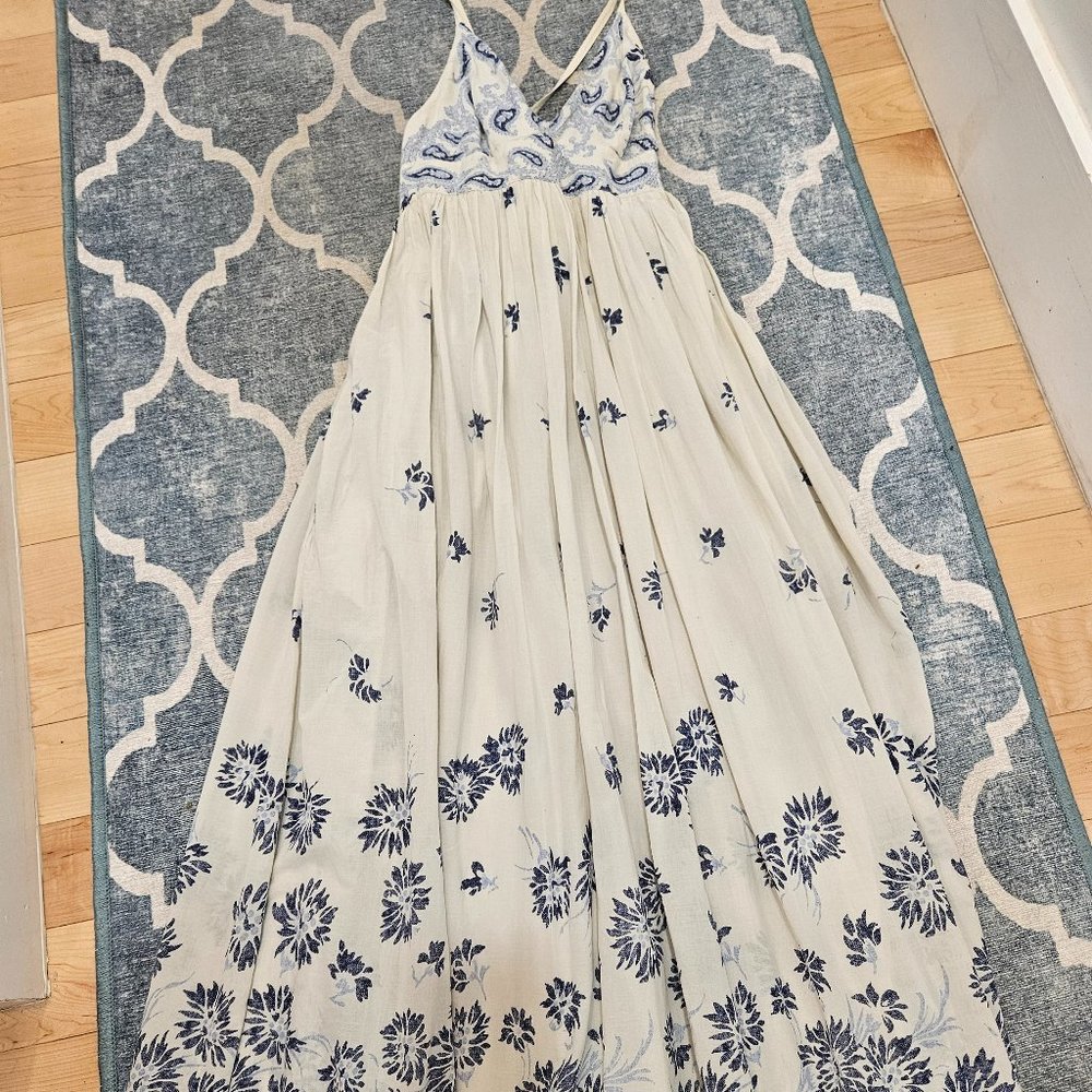 GAP cotton maxi w/ spaghetti straps and pretty paisley blue and cream detail-XS